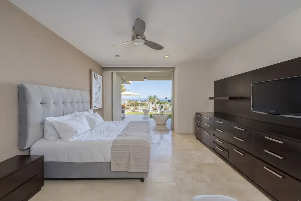 6 BR Huge Villa Steps To Beach Plus A Pool House