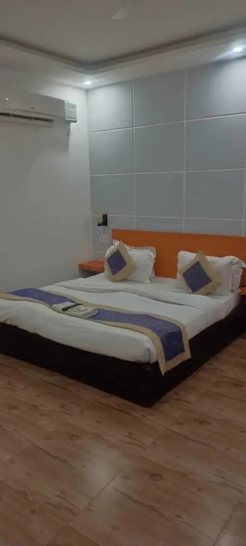 Saavi Hotel Sector 10