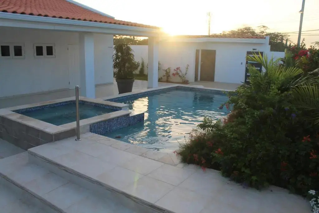 Palm Beach 34 Suitable for 8 Persons 4 Bedrooms 4 Bathrooms