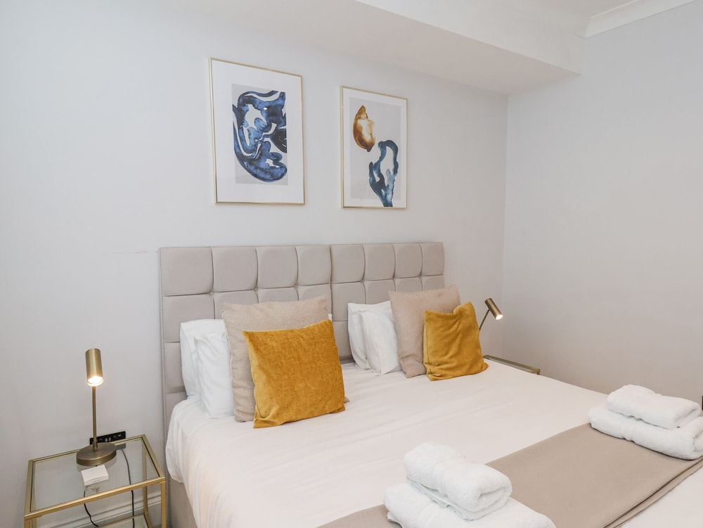 The Salisbury Apartment 205