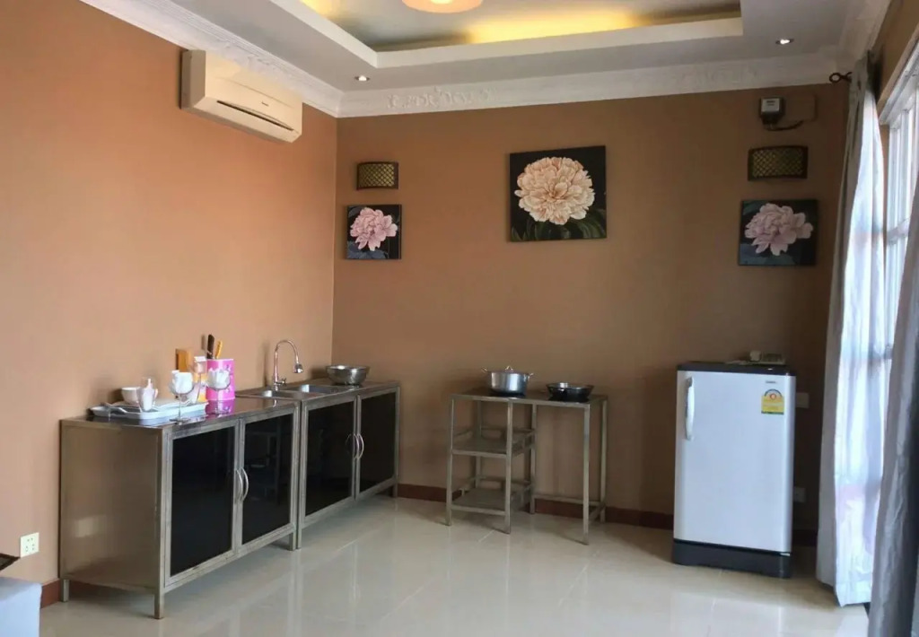 Pillar Hotel