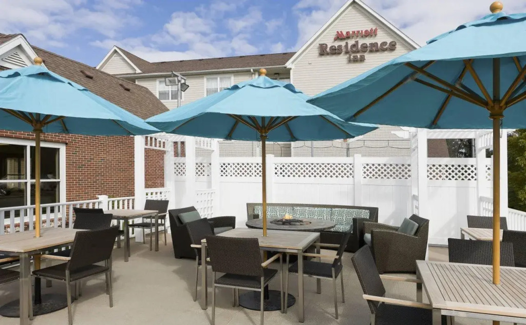 MainStay Suites Appleton Airport - Fox River Mall Area