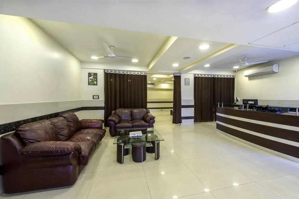 OYO 16703 Hotel The Platinum