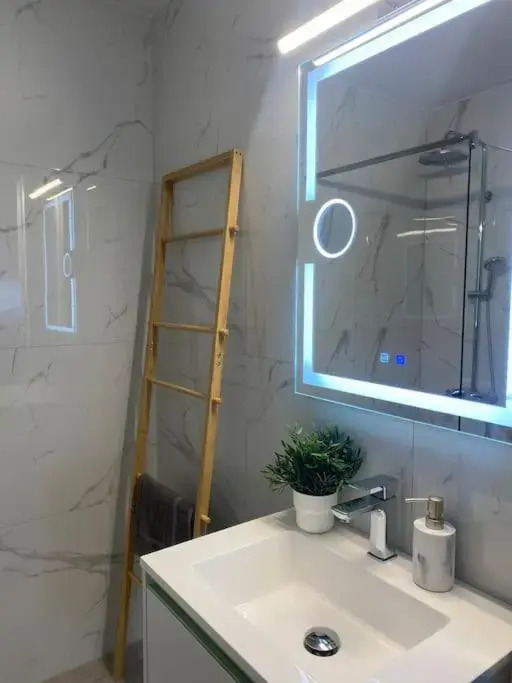J&F Apartments A4
