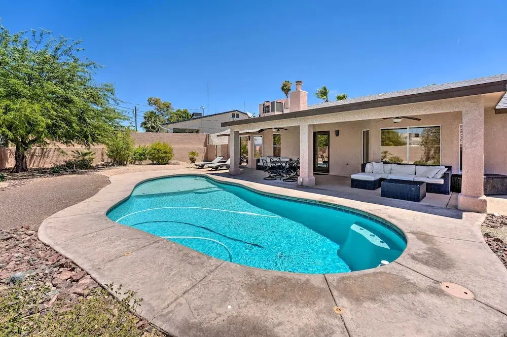 4 Mi to Lake Havasu: Home w/ Private Pool & Bbq!