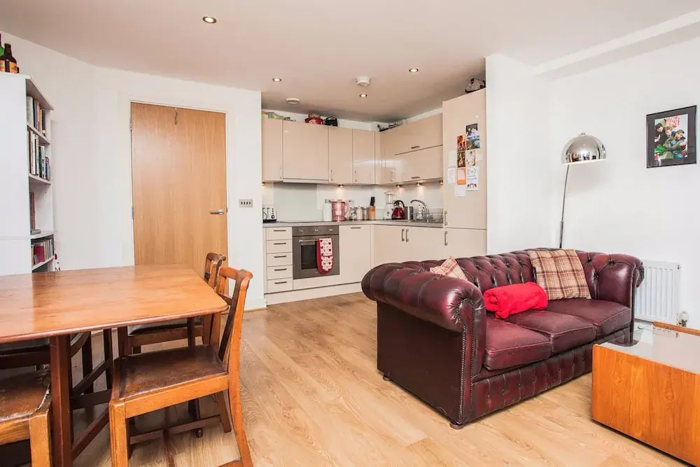 Lovely 1 Bedroom Apartment On the Canal