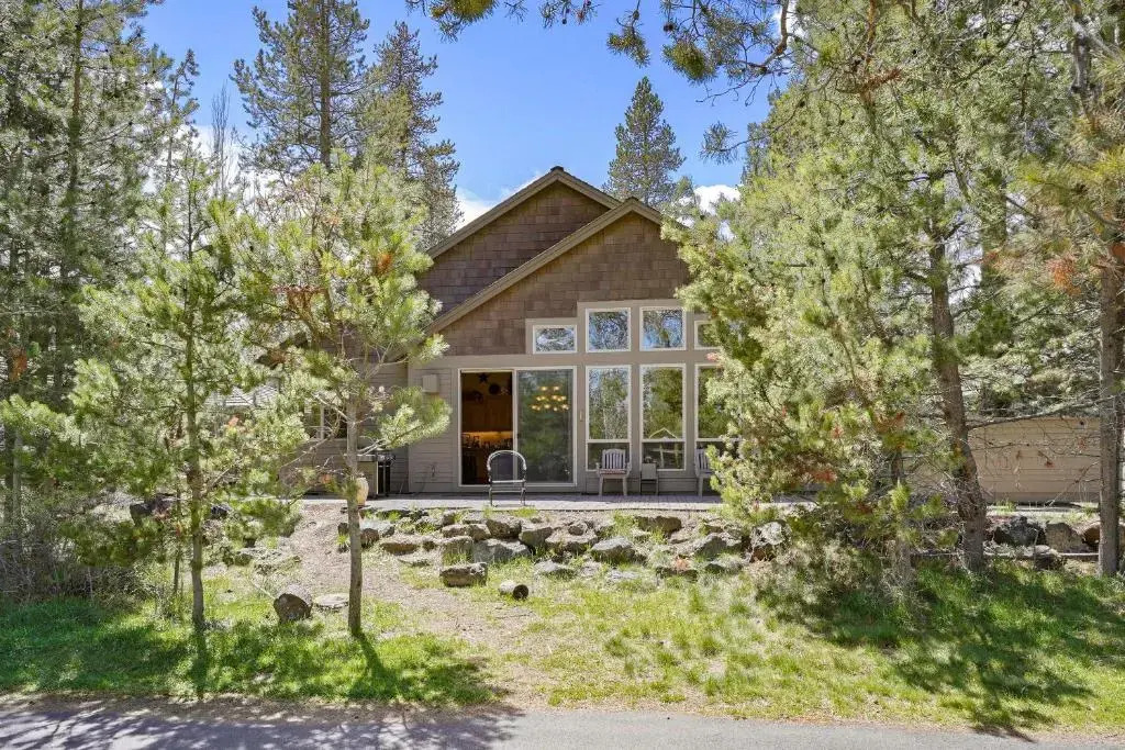 5 Vine Maple 6 Bedroom Home by Redawning
