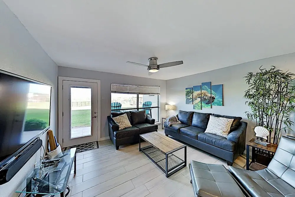 Renovated Saida Towers Getaway W/ Pool & Hot Tub 2 Bedroom Condo