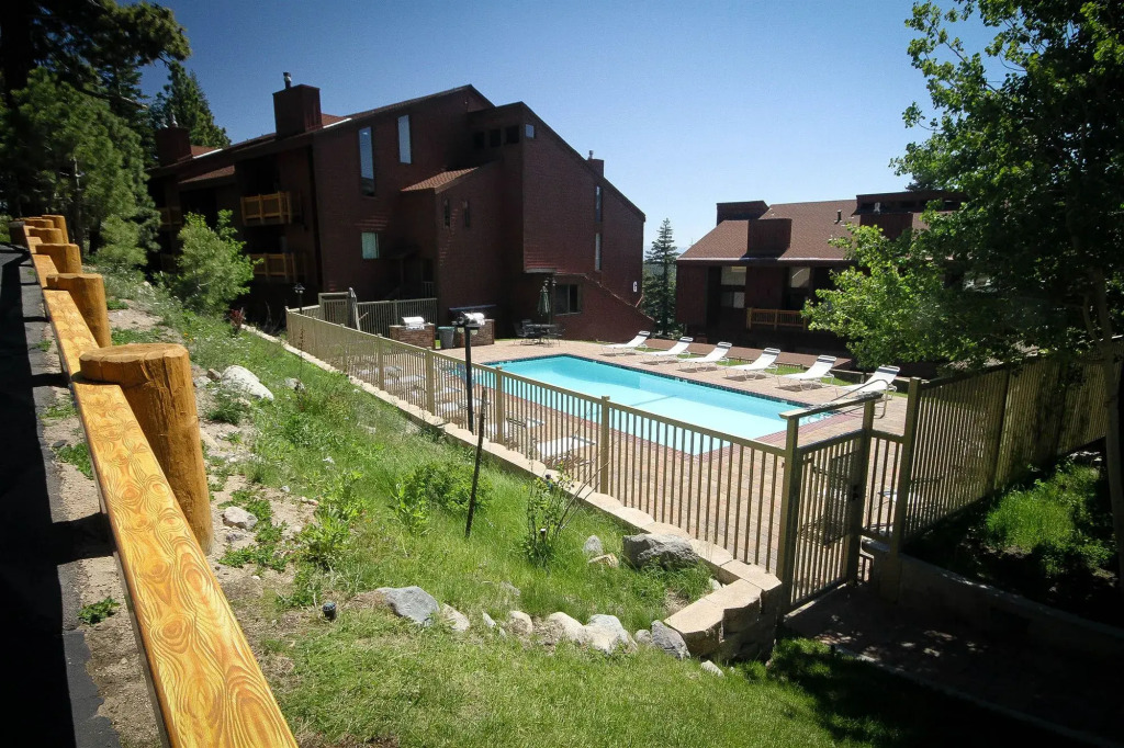 Mammoth Ski & Racquet Club
