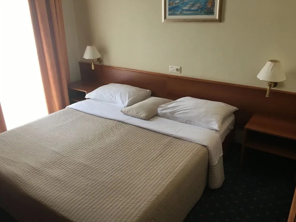 Hotel Dobrovit