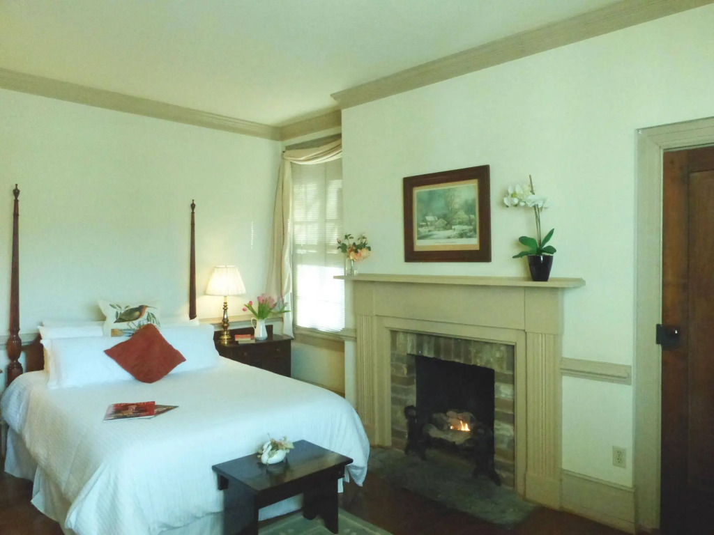 Maple Hall Inn & Restaurant 1850