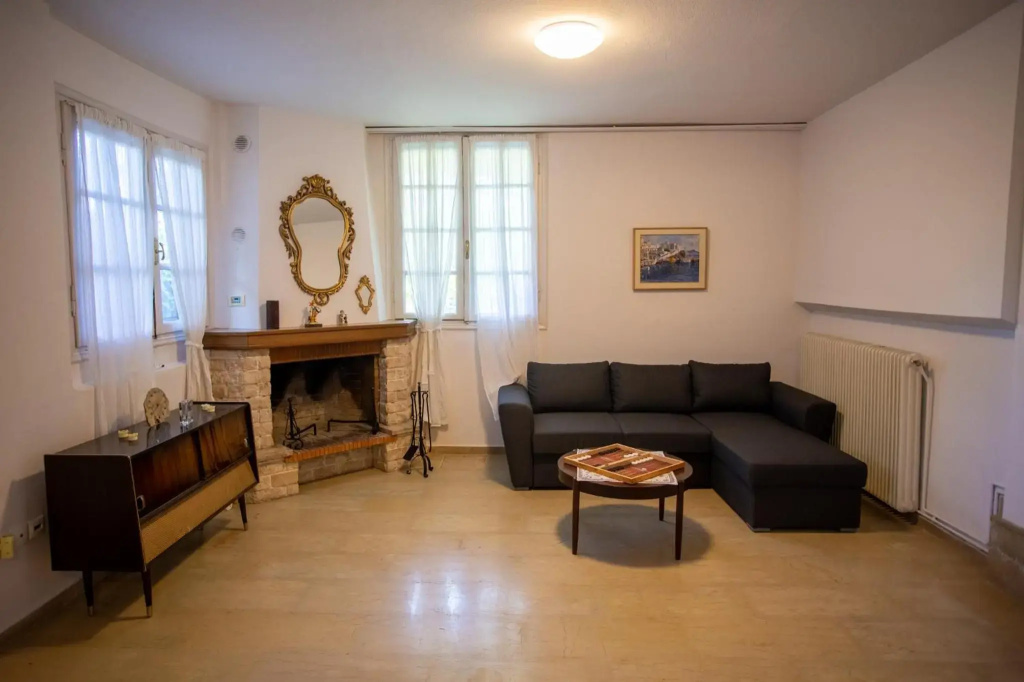 Traditional Apartment part of a Detached Villa on a luxurious Hill of Thessaloniki PANORAMA with a private garden with trees ,also available for Family and other gatherings and Kid's parties - under 13 , for less than 20 people alltogether