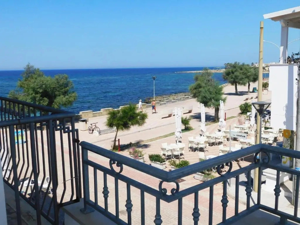 Bilocale con balcone sul mare 107