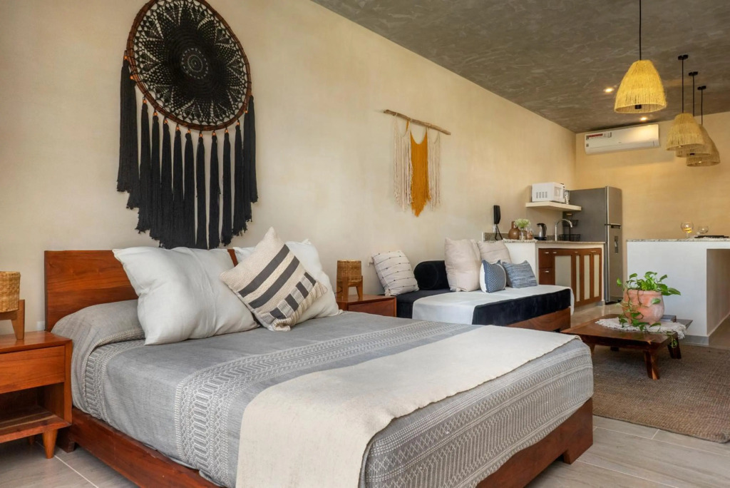Private Pool and roof top for 3 in la Veleta