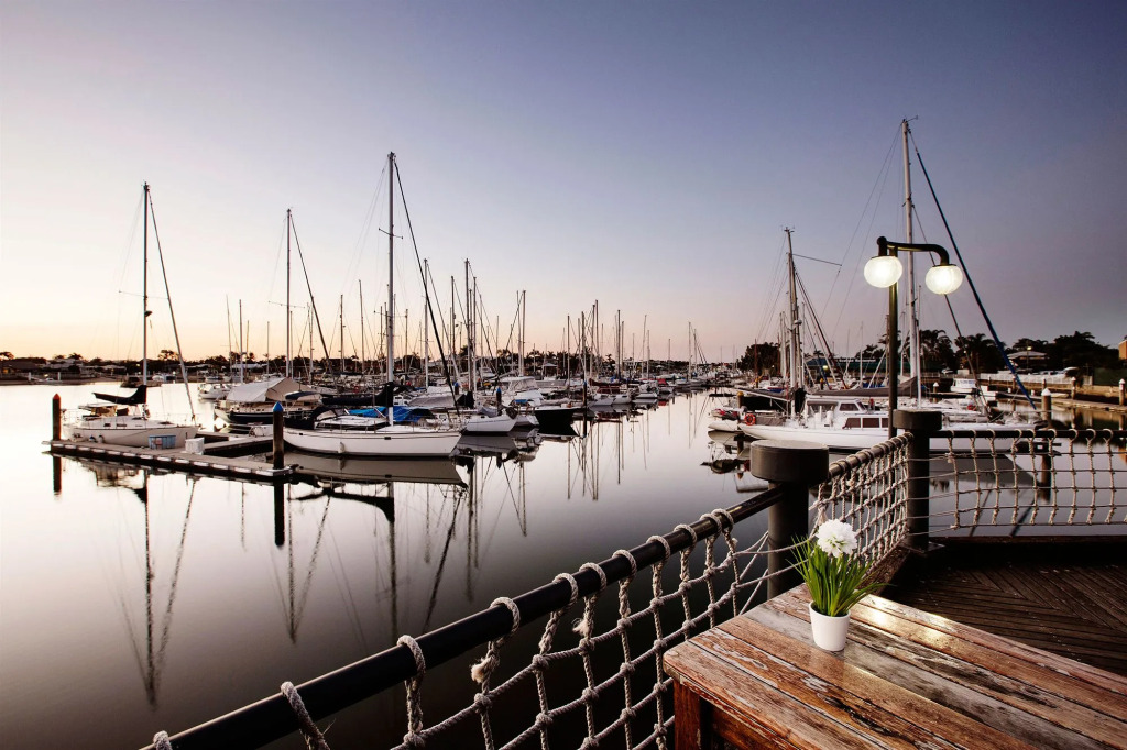 Nightcap at Kawana Waters Hotel
