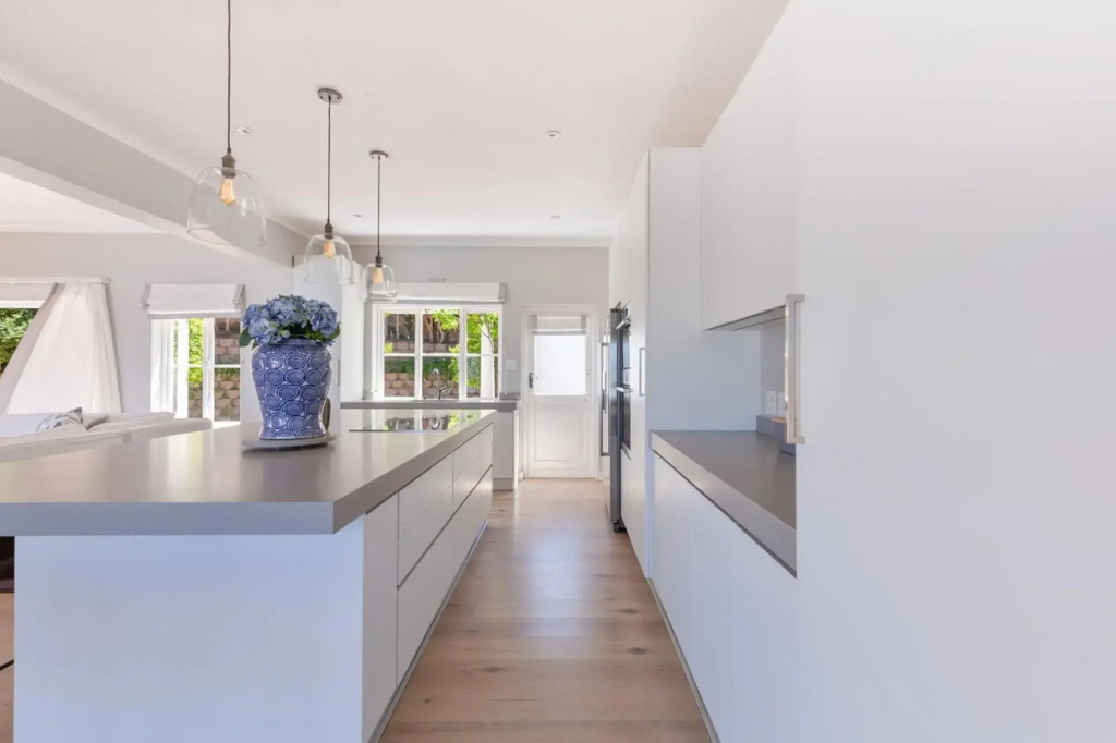 Sublime Five bed Property in Glorious Setting