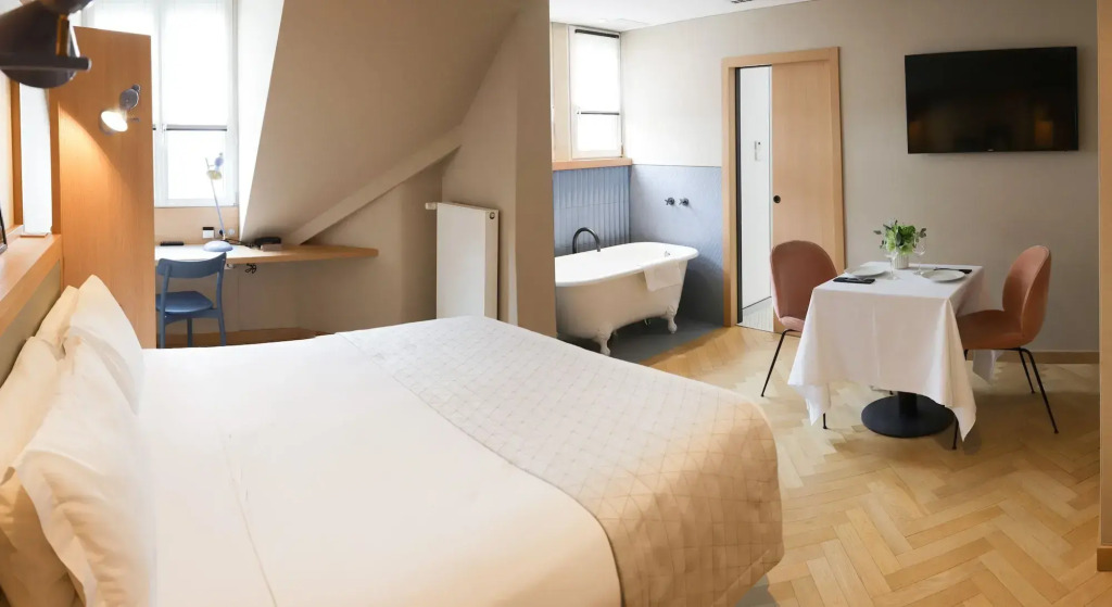 HANNONG Hotel & Wine Bar