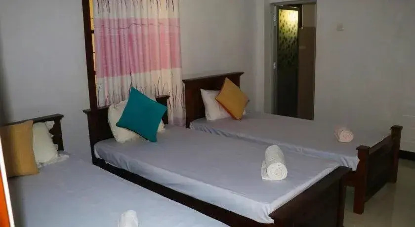 Deshani Holiday Inn