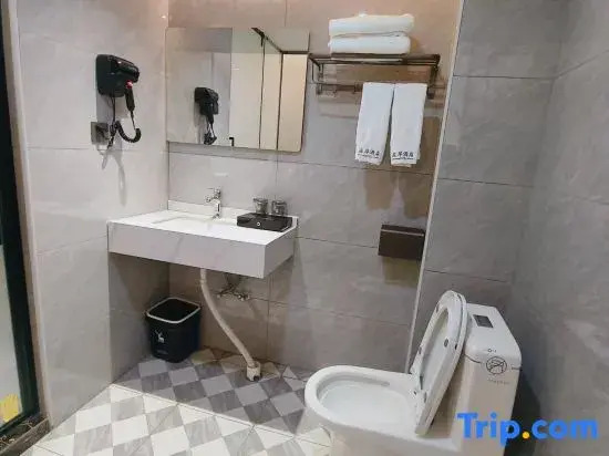 Left Bank Light Luxury Apartment (Zhanjiang Potou Nanyou)