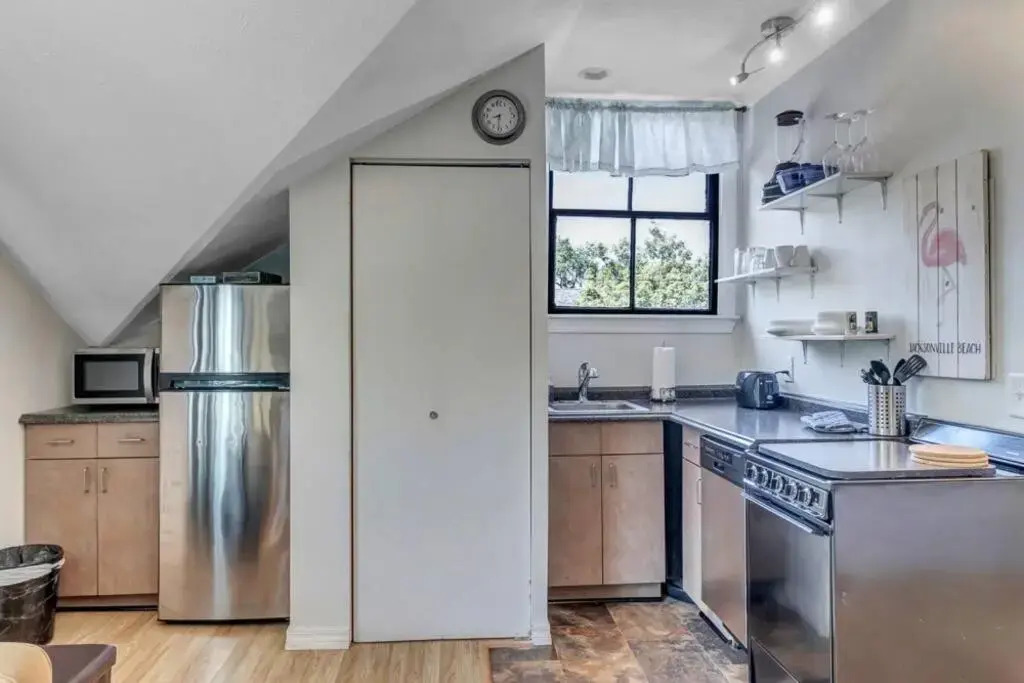 Comfy studio - stylish yet budget friendly!