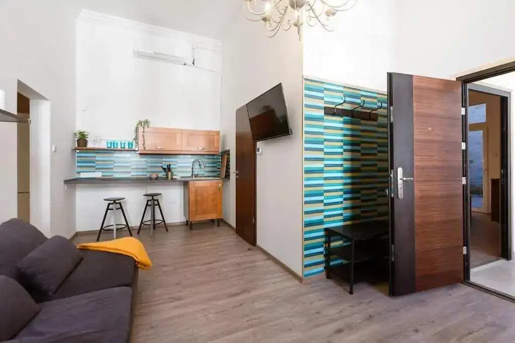 Chain Bridge Home 3BDRM, 2BTHRM,4BED,AC, FAST WIFI