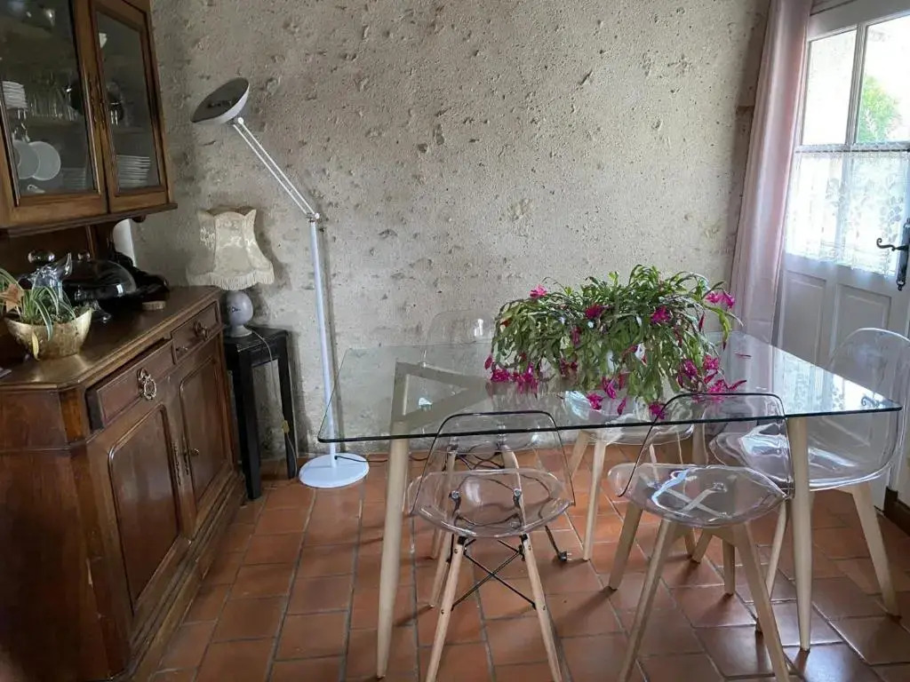 Gîte confortable avec parc boisé, activités familiales et équipements modernes près de la Loire - FR-1-381-470
