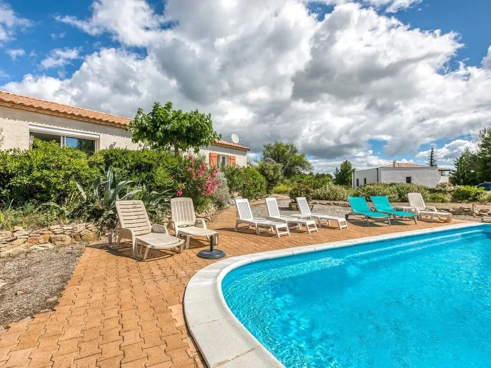 Luxury Villa in Aigne with Swimming Pool