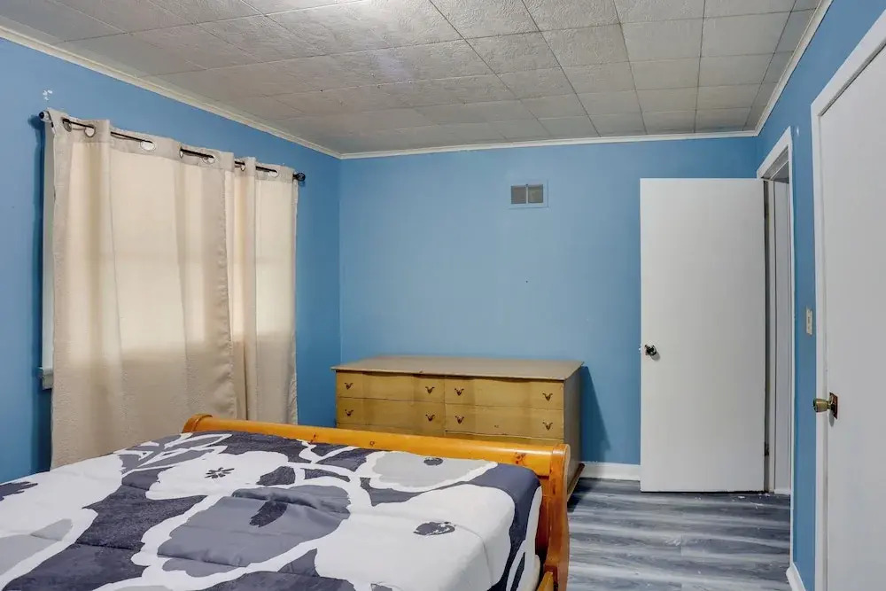 9 Mi to Hersheypark: Spacious Home w/ Deck