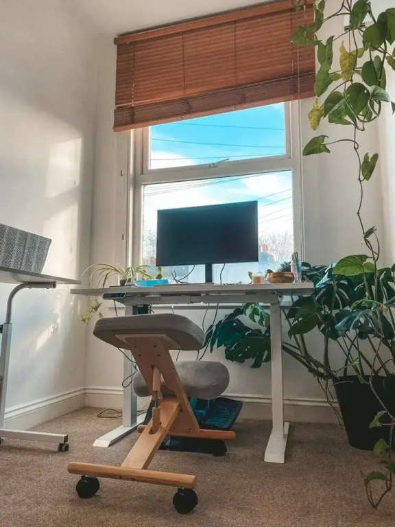 2 Bedroom Flat w Office in Tooting Broadway