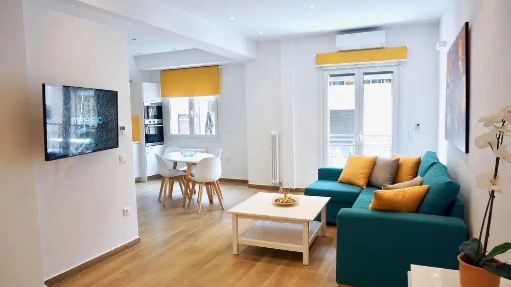 Warm & Spacious Apt in Athens