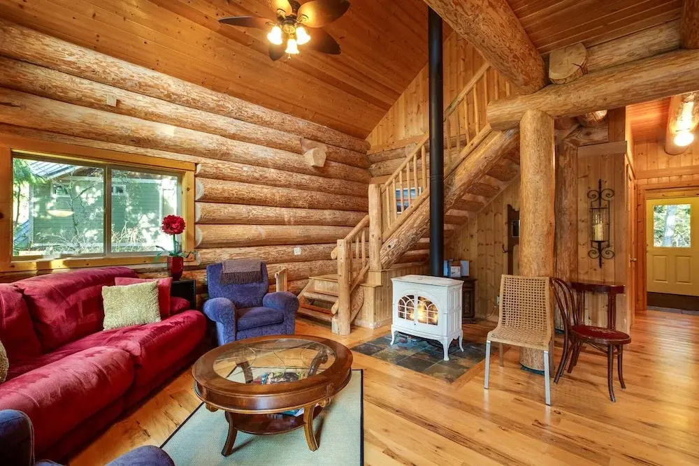 Snowline Cabin #33 - A Stunning Family Log Home With a Hot Tub and Wifi!