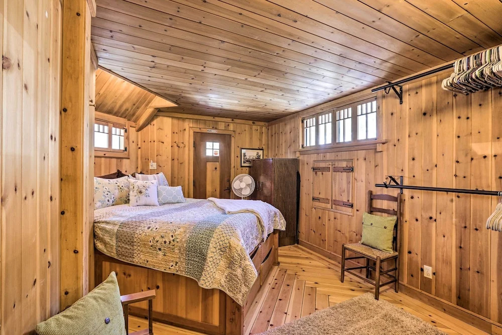 < 1 Mi to Heavenly Lifts: Tahoe Area Townhome!