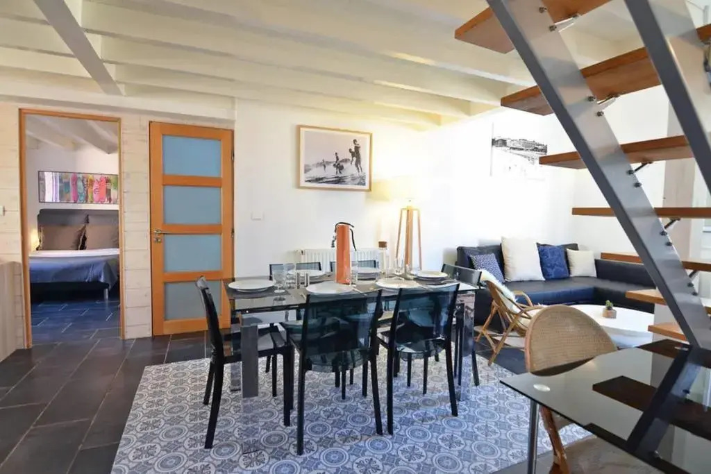 Duplex Voltaire Modern Apartment - 3 bedrooms - citycenter and beach - WIFI