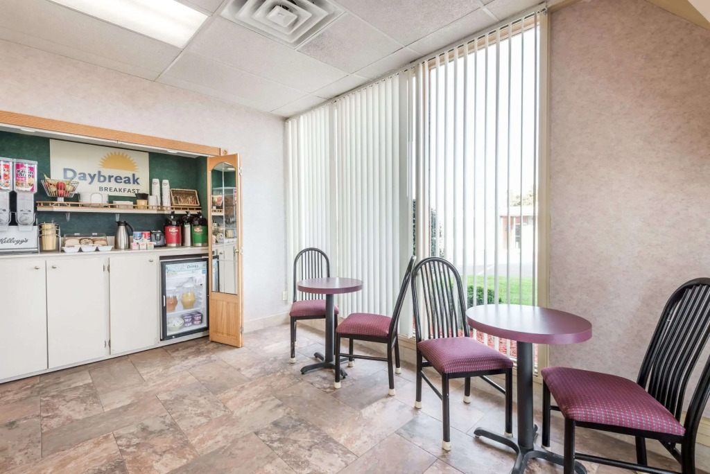 Days Inn by Wyndham Niles