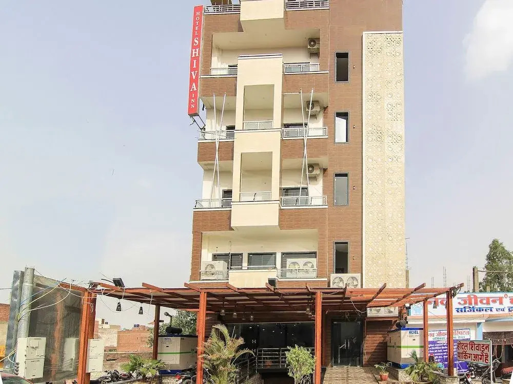 OYO 15422 Shiva Inn