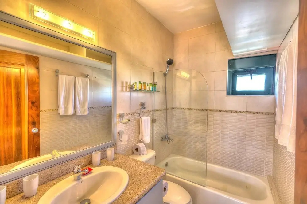 Neat 2 Bedroom Apartment Next to the Beach S-i401