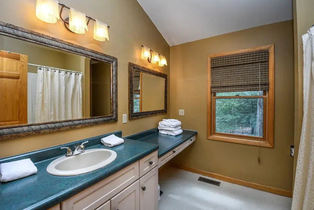 Swimming Bear Lodge 4 Bedroom House