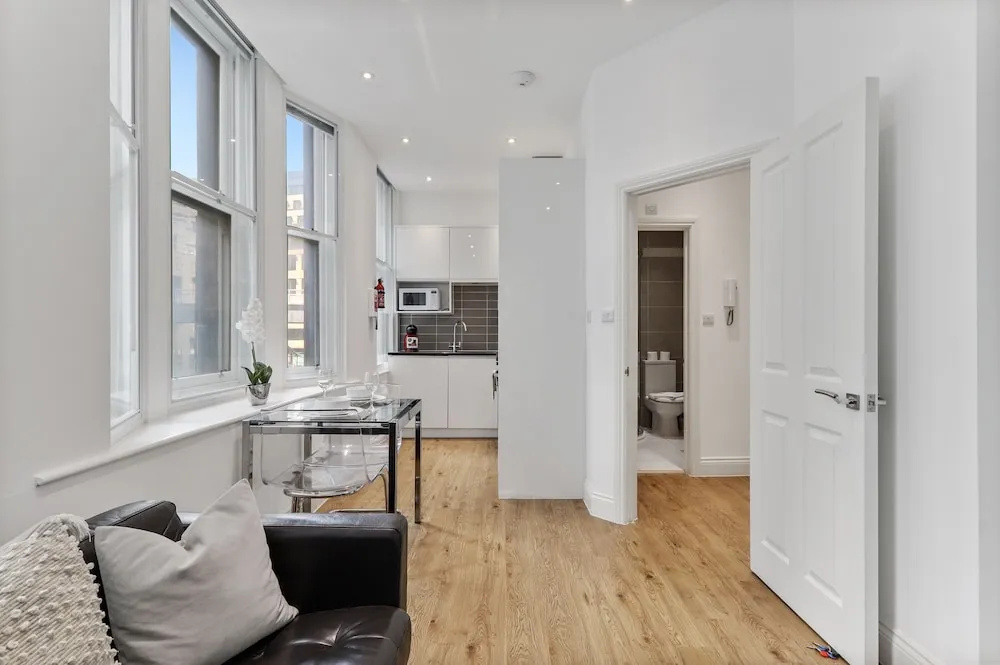 Cosy 1 Bed Apartment next to Liverpool Street Station FREE WIFI By City Stay Aparts London