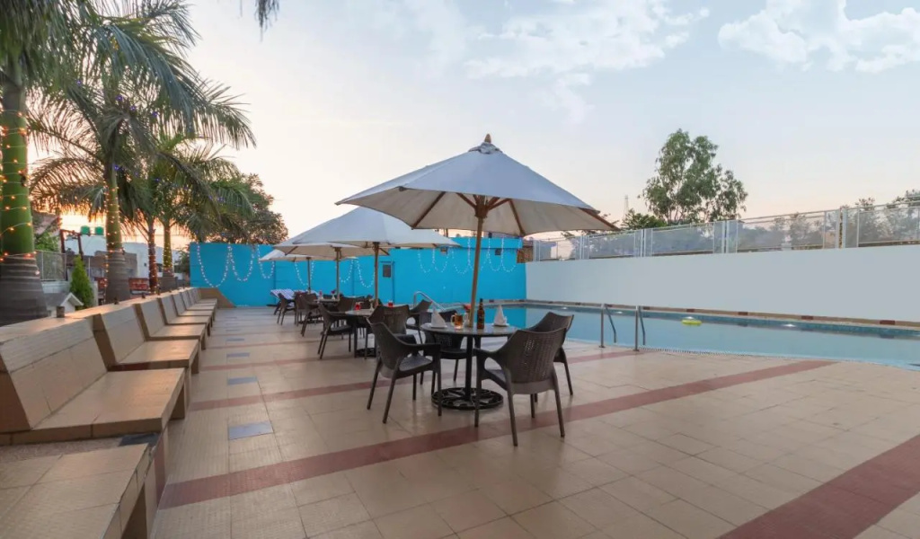 The Competent Palace Hotel
