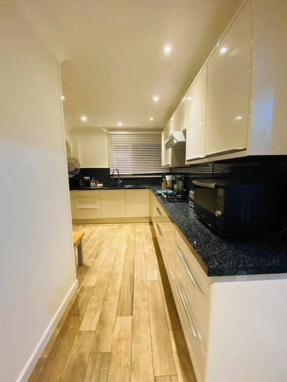 Relax in This Charming East Cowes House With Garden and BBQ