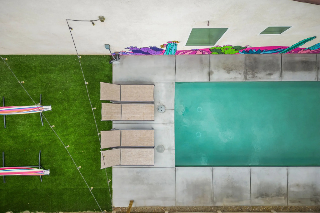Kaleidoscope by Avantstay Colorful Escape + Pool