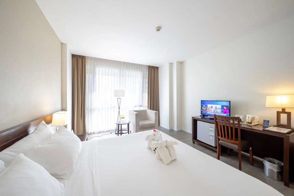 Golden Crown Grand Hotel