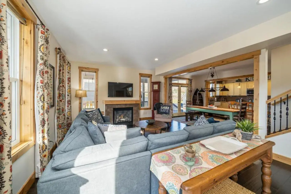 Driftwood Cottage with Carriage House #6CH