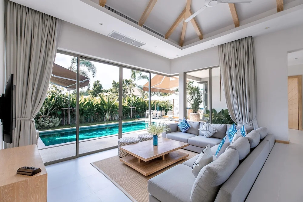 Modern 3BR Villa with Private Pool and BBQ