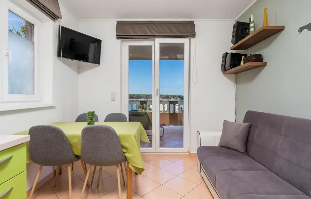 Amazing Apartment in Barbat na Rabu With Wifi and 2 Bedrooms
