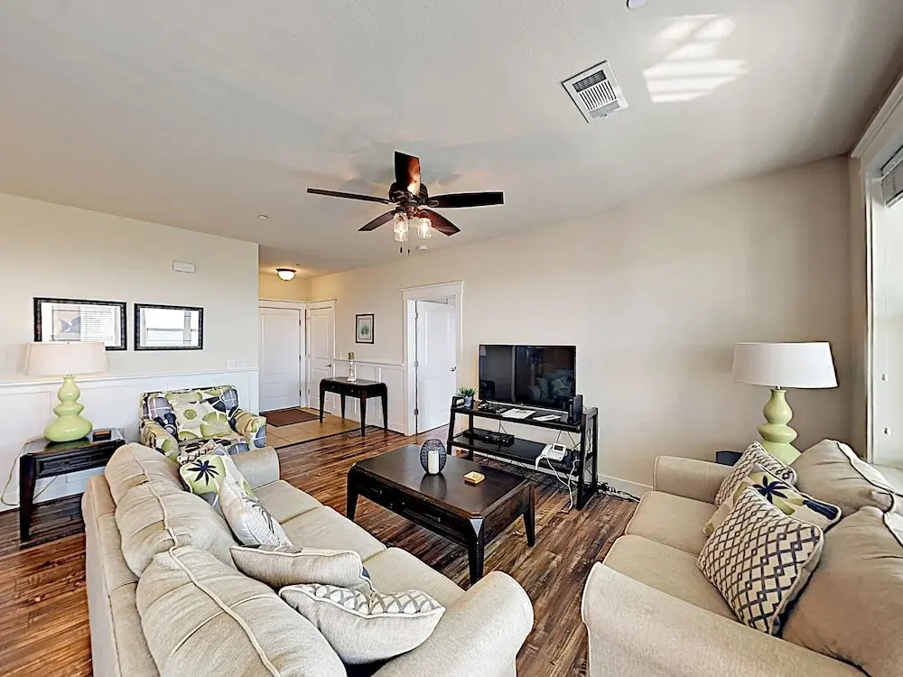 New Listing! Bay-view Gem W/ Pool, Hot Tub & Beach 2 Bedroom Condo