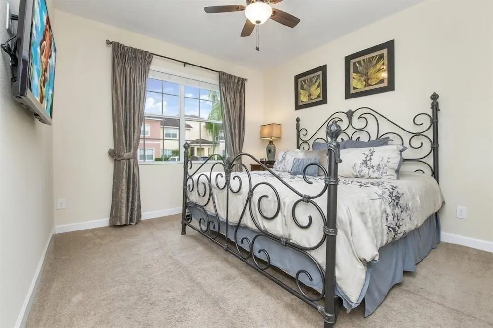 Contemporary 5 Bed 5 Bath Single Family With Upgrades