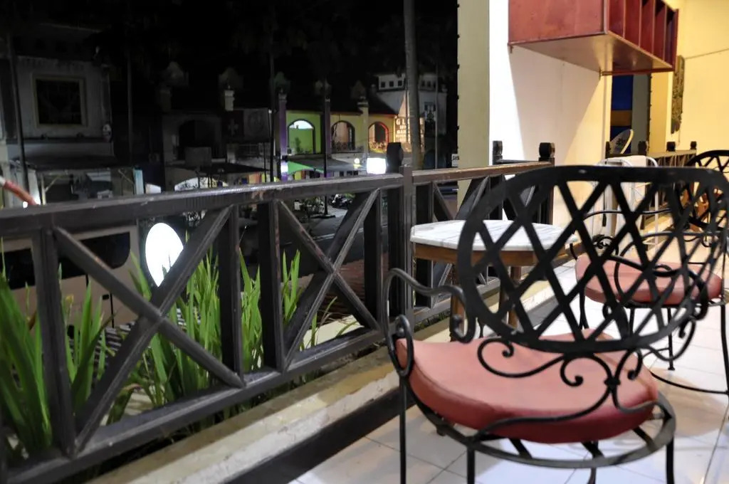 On The Way Hostel & Lounge