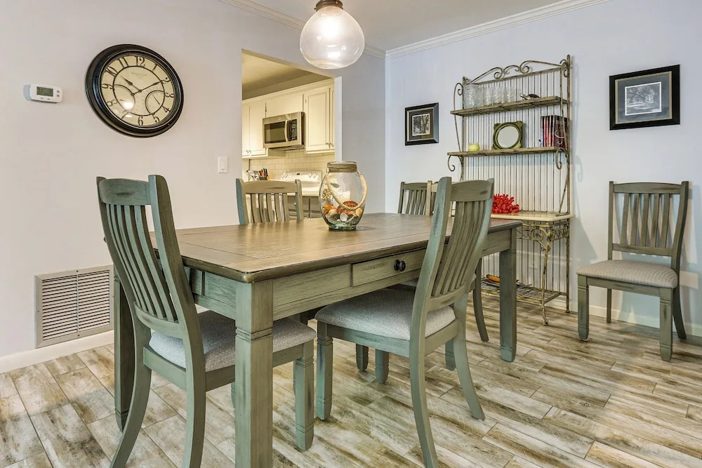 Walk to Harbour Town: Quaint Sea Pines Gem