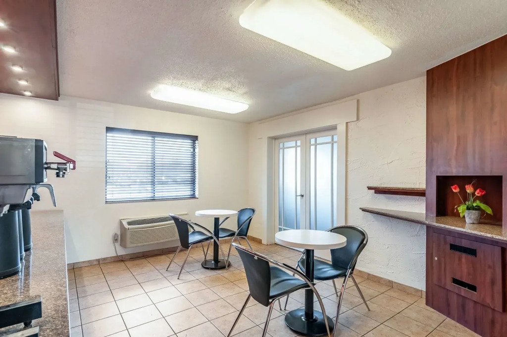 Motel 6-Naperville, IL